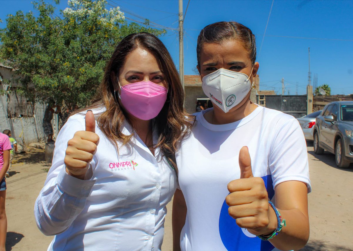 JuntasXDurango's tweet image. Recorrido de Presidenta @OnmpriNacional @MonseArcosV, Presidenta Estatal @SugheyTorresR y Candidata @GabyHLopez, para visitar a familias de la colonia Constitución.

#MujeresTrabajando #JuntasPorDurango #JuntasPorMéxico #4G