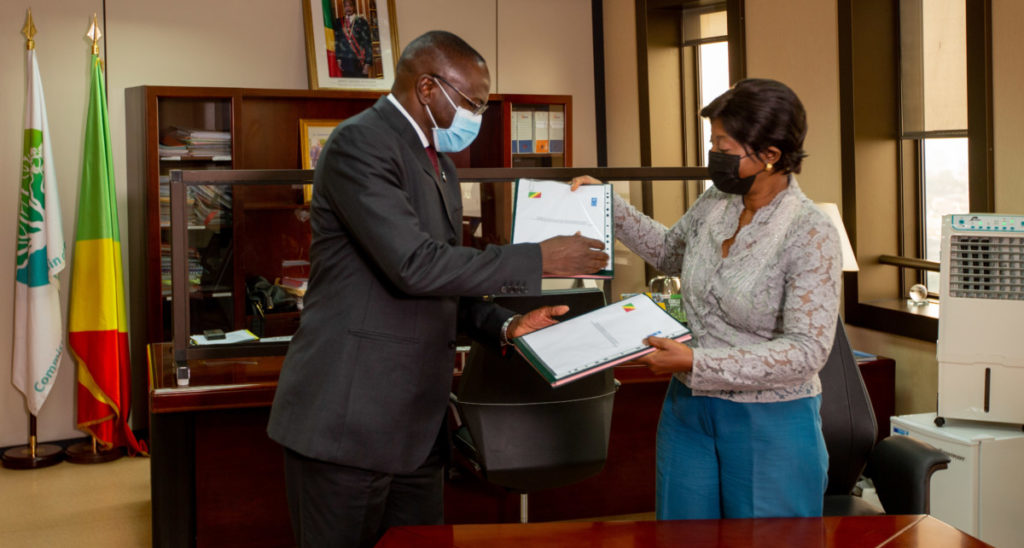 Min. Environnement, D. Durable & Bassin du Congo (@envddbc_gouvcg) on Twitter photo Le Ministère de l’Environnement, du Développement Durable et du Bassin du Congo, par Mme <a href="/ASoudanNonault/">Arlette Soudan-Nonault</a>, signe un nouveau Programme de Travail Annuel (#PTA) avec le <a href="/PNUDRepduCongo/">PNUD Rép du Congo</a> via son représentant résident <a href="/maleye_diop/">Maleye Diop</a>
+ d'infos 👇
tourisme-environnement.gouv.cg/ministere-de-l… Le Ministère de l’Environnement, du Développement Durable et du Bassin du Congo, par Mme <a href="/ASoudanNonault/">Arlette Soudan-Nonault</a>, signe un nouveau Programme de Travail Annuel (#PTA) avec le <a href="/PNUDRepduCongo/">PNUD Rép du Congo</a> via son représentant résident <a href="/maleye_diop/">Maleye Diop</a>
+ d'infos 👇
tourisme-environnement.gouv.cg/ministere-de-l…