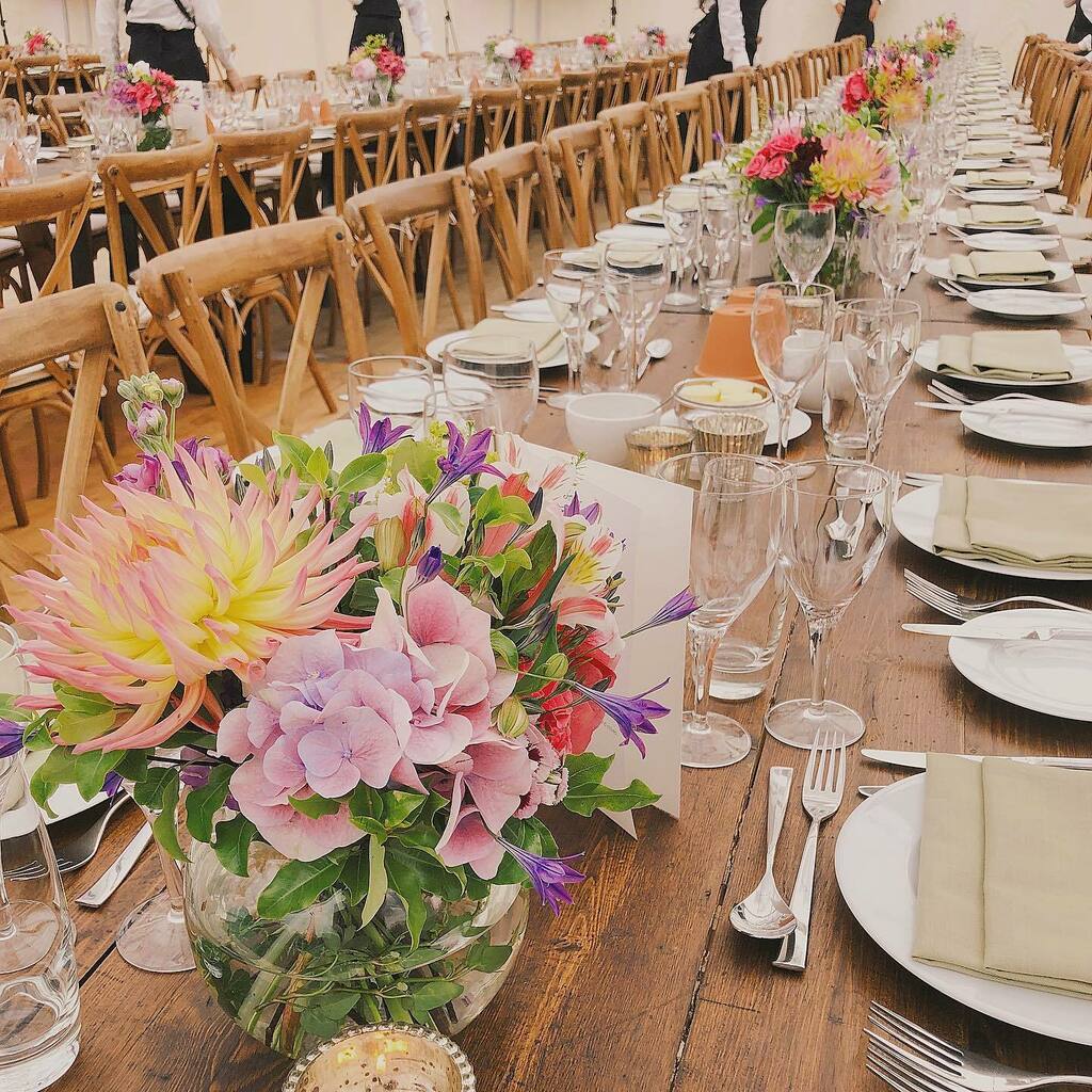 Rounds or Straights.... it’s an everlasting debate!

For a more causal setting straights and no table linen are definitively the way the go.

This set up was for a corporate post conference dinner in a clear marquee in the grounds of the walled garden <a href="/t/">Tantek</a>… instagr.am/p/CPEXN-UBPuM/