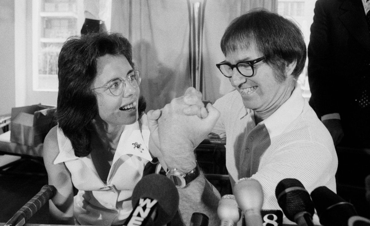 Battle of the Sexes, basada en la historia real del partido de tenis entre Billie Jean King y Bobby Riggs. Es una buena adaptación. Me gusta el énfasis que hace en el entrenamiento de Billie y sus dos relaciones sexo-afectivas.
