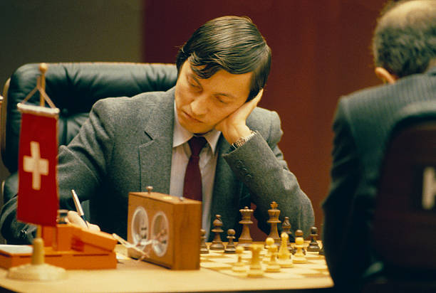 Douglas Griffin on X: The international tournament at Dos Hermanas  (Spain), 1999. Old rivals Anatoly Karpov and Viktor Korchnoi face each  other in the 5th round (played 11th April). The game was