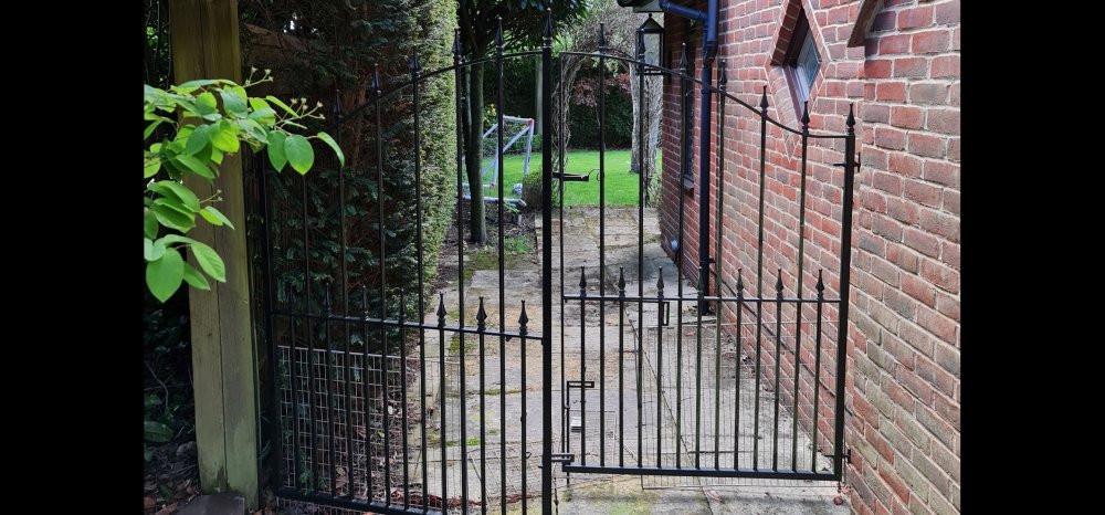 mitchy6740's tweet photo. Working with master locksmith Jonathan Horsley today revamping an old set of gates, now working perfectly with a locinox gate lock to provide excellent security. #teamwork #masterlocksmith https://t.co/ToKH90FPpQ