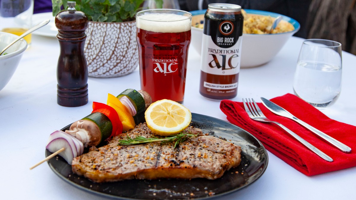 BigRockBrewery's tweet photo. #TraditionalAle x #SmokinSummer Contest. 🔥 
WIN 1 of 5 @traegergrills smokers! 💥 
Look for specially marked 15 packs of #Trad at your local liquor store! 
👉Learn More: https://t.co/sfN5zcKLlY
PS. #Trad pairs perfectly with BBQ'd foods like steaks and ribs. 😉 https://t.co/qIQxIelIz5