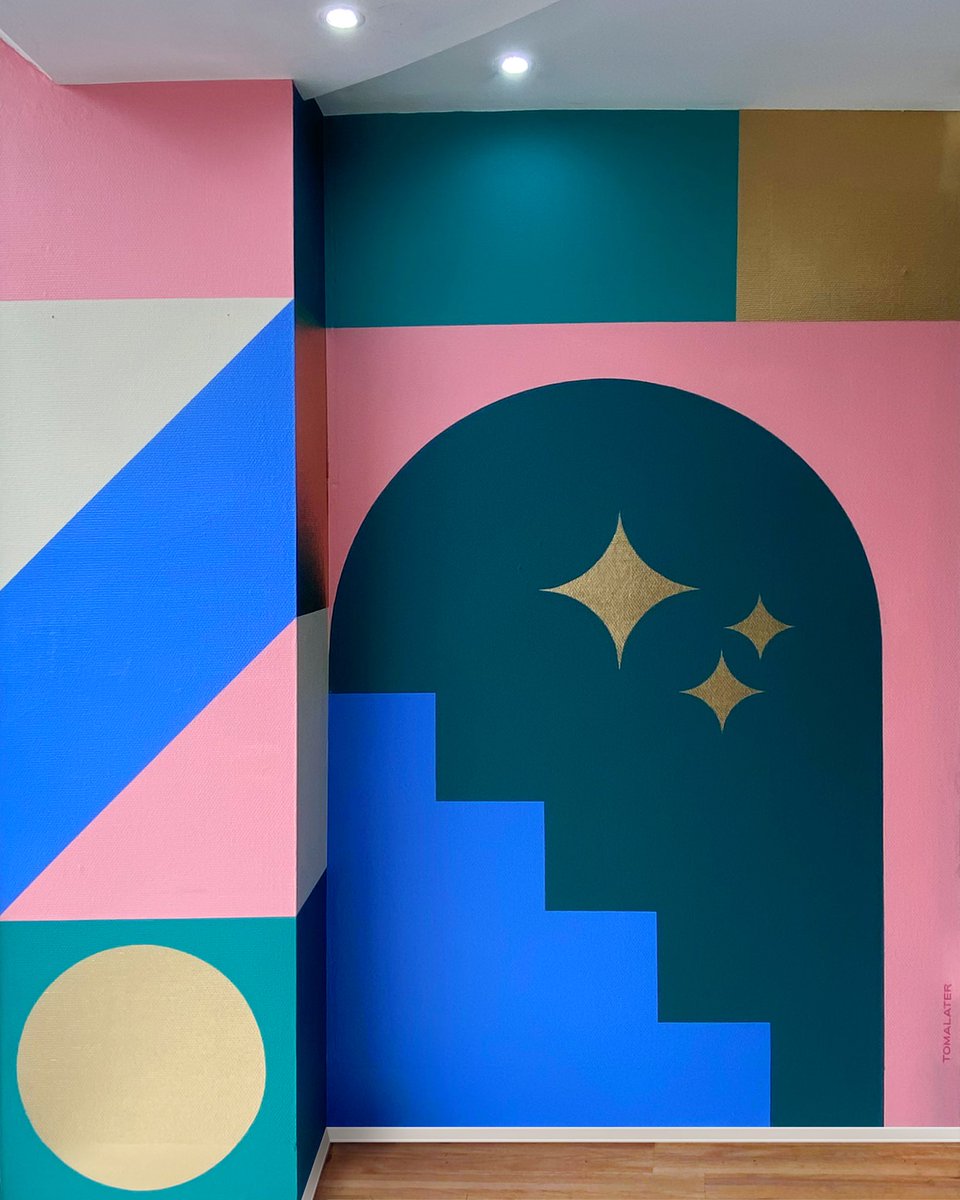 Nouvelle peinture pour un pop-up qui va ouvrir à Lyon (place Bellecour). Je suis trop content de cette petite expérimentation avec la bombe dorée ✨ Je vous montre le process et plus de détails dans les prochains jours ❤️