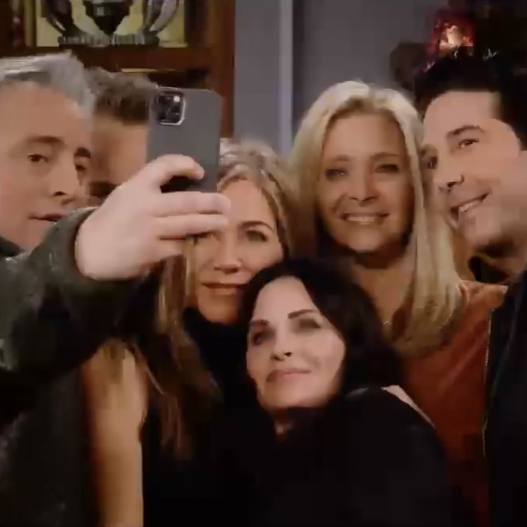 anistonily's tweet photo. the set up vs the shot #friendsreunion https://t.co/W3eeGWahEt