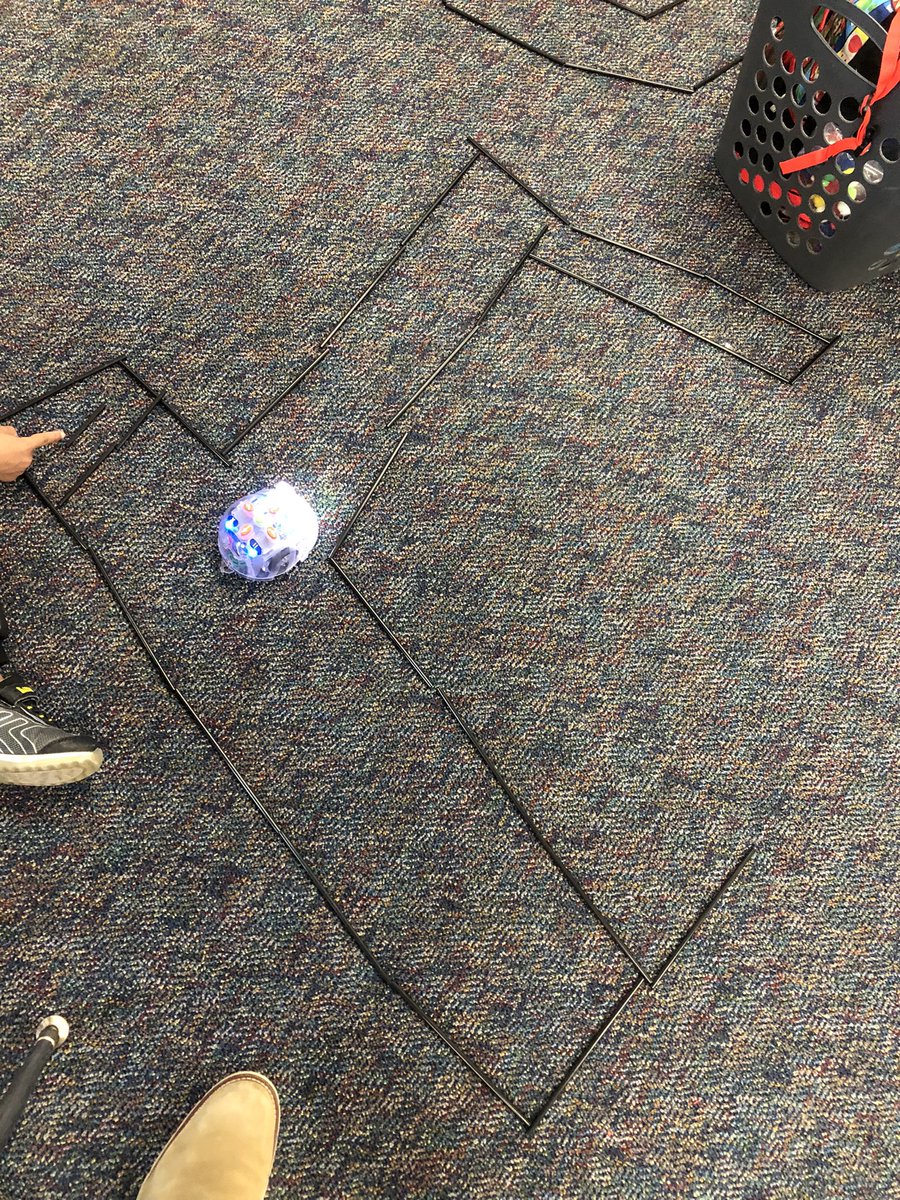 HHSTEM_JPerry's tweet photo. Kindergarten is coding the Bluebots through mazes they designed themselves! #bluebots #coding #kinderprogrammers #STEMatHH https://t.co/jI3ESmc1Fh