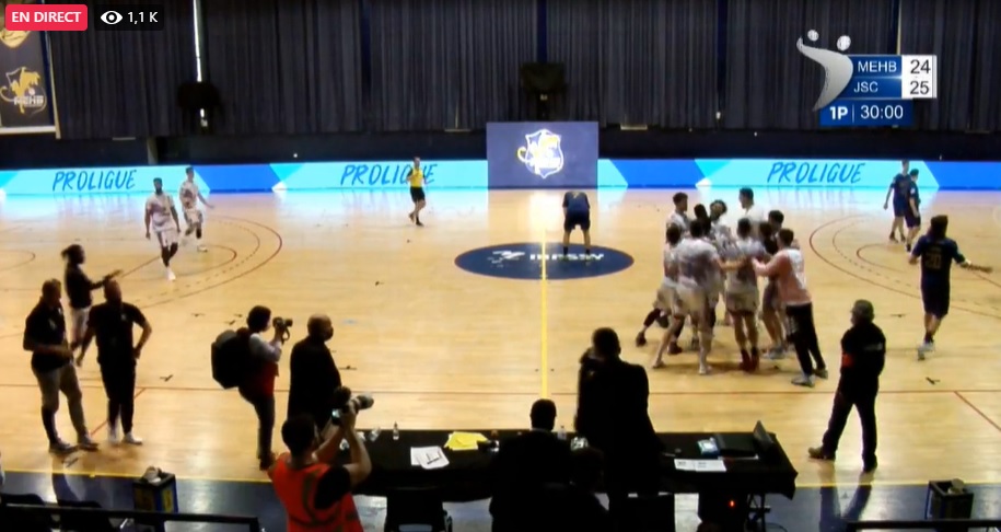 PierreCoquelin1's tweet photo. 💪OUIIII ! La @JSCherbourg remporte sur le fil le premier round des barrages face au @MEHB_officiel 25-24. Retour samedi à Chantereyne. Rien n'est encore fait ! Bravo les gars ! #AllezJSC @Proligue https://t.co/HcDp8d5hZ2