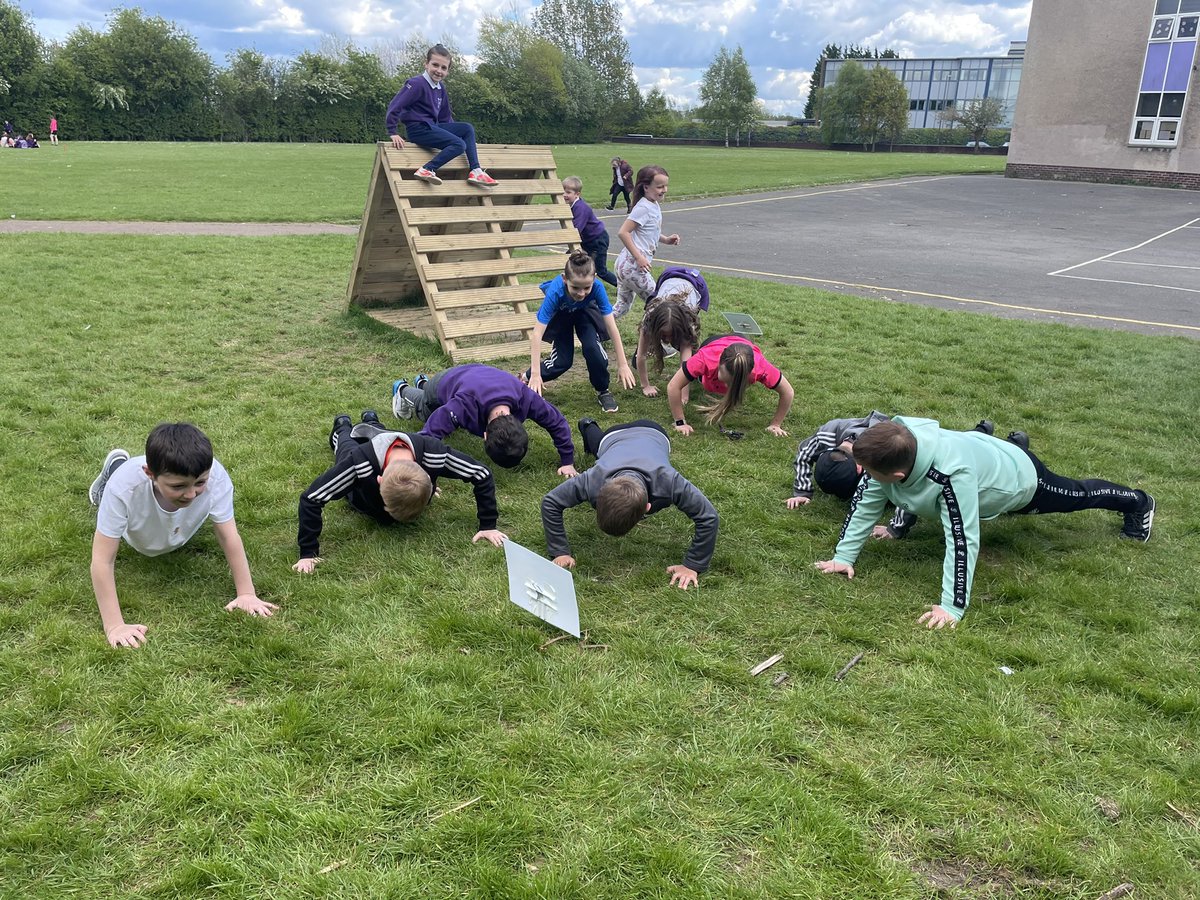 P5_Langlees's tweet photo. What a fun afternoon completing our outdoor SHANARRI challenges, the Active Amber press up challenge was a firm favourite! Thanks @LangleesP4 for creating these challenges! 🤩⛺️🤸‍♀️🌤#OutdoorClassroomDay2021 https://t.co/vcGOGiLtv2
