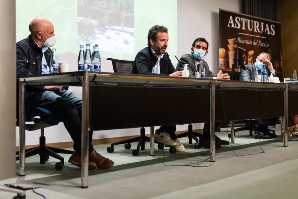 CopaeAsturias's tweet photo. Éxito rotundo el acto celebrado ayer con motivo de la presentación del "Plan de Acción Para el Desarrollo de la Agricultura Ecológica en la UE" y que contó con el Consejero Principal Comisión Europea, de la Dirección General de Agricultura y Medio Rural, Diego Canga Fano. https://t.co/JflpIN0vqi