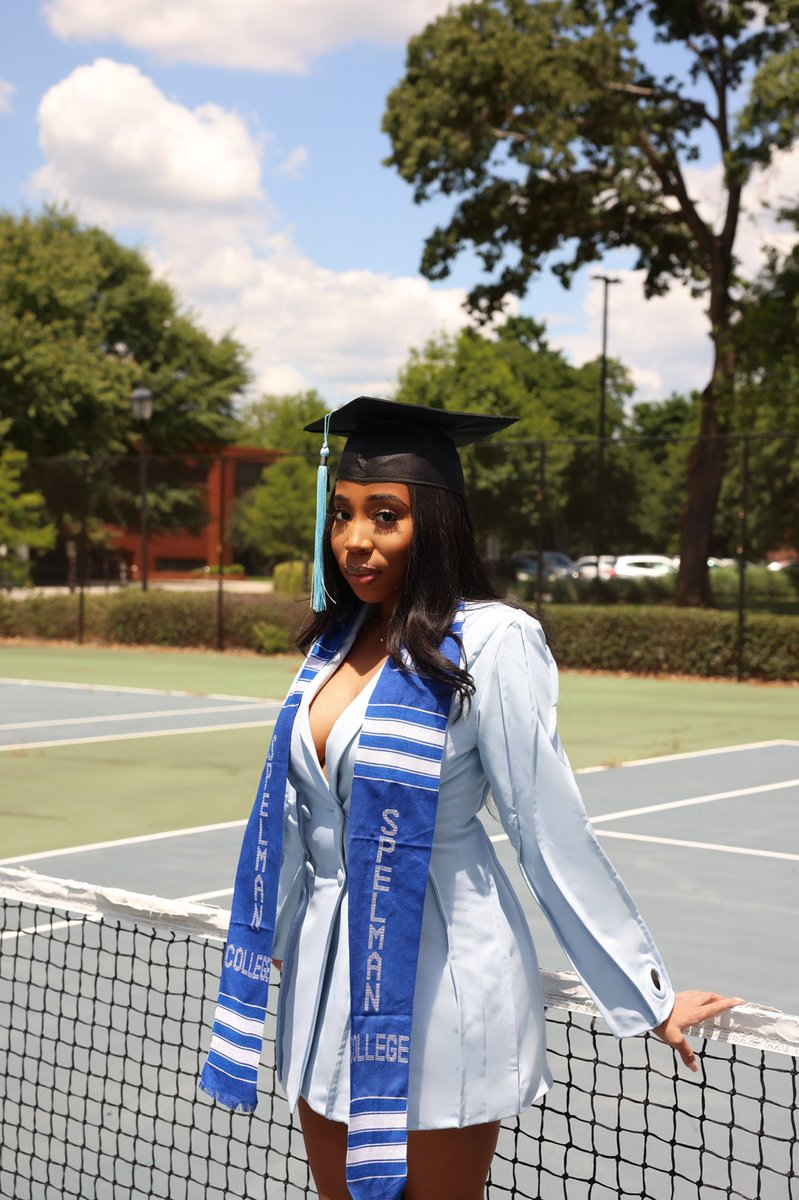 _shaycapri's tweet photo. One year into alumnahood 💙🏁 https://t.co/z3TEBHfLgn