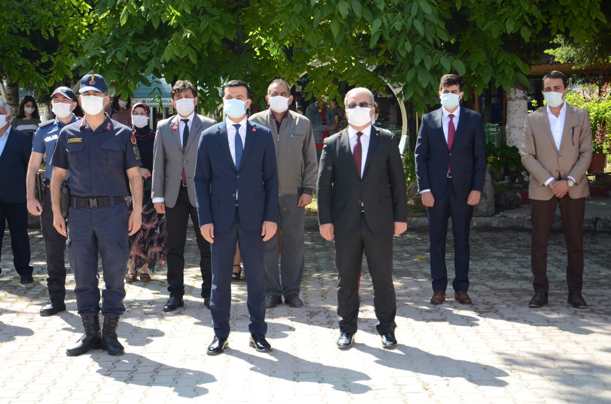 camliyaylamem's tweet photo. 19 Mayıs Atatürk’ü Anma, Gençlik ve Spor Bayramı Çelenk Sunma Töreni 

Bayramımız Kutlu Olsun🇹🇷
#19Mayis1919 https://t.co/GE1nmnKvbJ