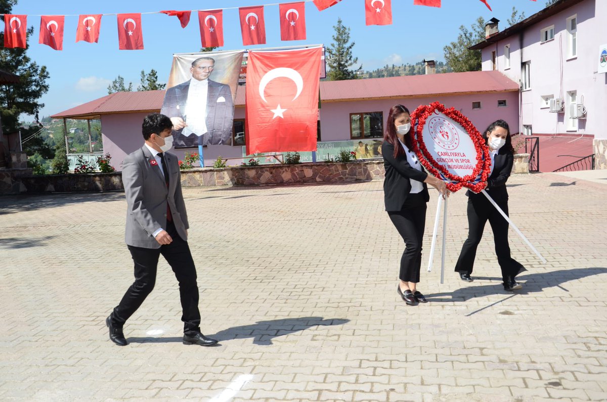 camliyaylamem's tweet photo. 19 Mayıs Atatürk’ü Anma, Gençlik ve Spor Bayramı Çelenk Sunma Töreni 

Bayramımız Kutlu Olsun🇹🇷
#19Mayis1919 https://t.co/GE1nmnKvbJ