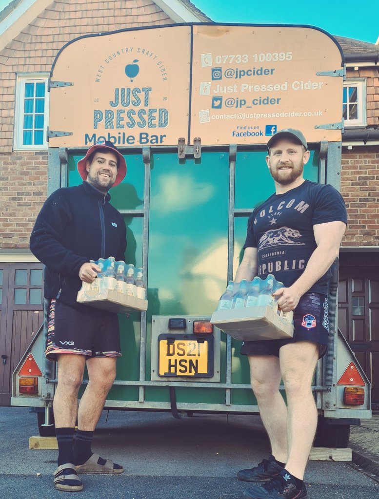 Hog of the press! The Pigs have teamed up with <a href="/gloucesterrugby/">Gloucester Rugby 🍒</a> &amp; <a href="/Federugby/">Italrugby</a> superstar <a href="/JakePolledri/">Jake Polledri</a> and his team <a href="/JP_Cider/">Just Pressed Cider</a> #DrinkUpYeZider #ThePigApple #bringinghomethebacon