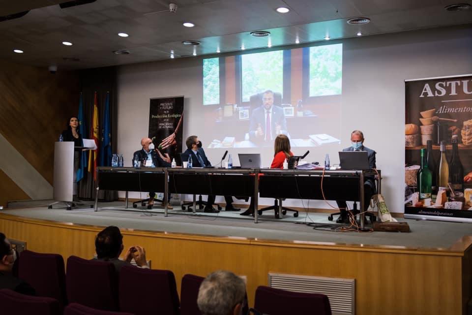 rmendanya's tweet photo. Gracias a los que apoyasteis ayer el acto que organizamos para @copaeasturias: Presentación del "Plan de Acción Para el Desarrollo de la Agricultura Ecológica UE"y que contó con el Consejero Principal Comisión Europea, Dirección General Agricultura y Medio Rural, @CangaFanoDiego https://t.co/YCR7Vg5wGg