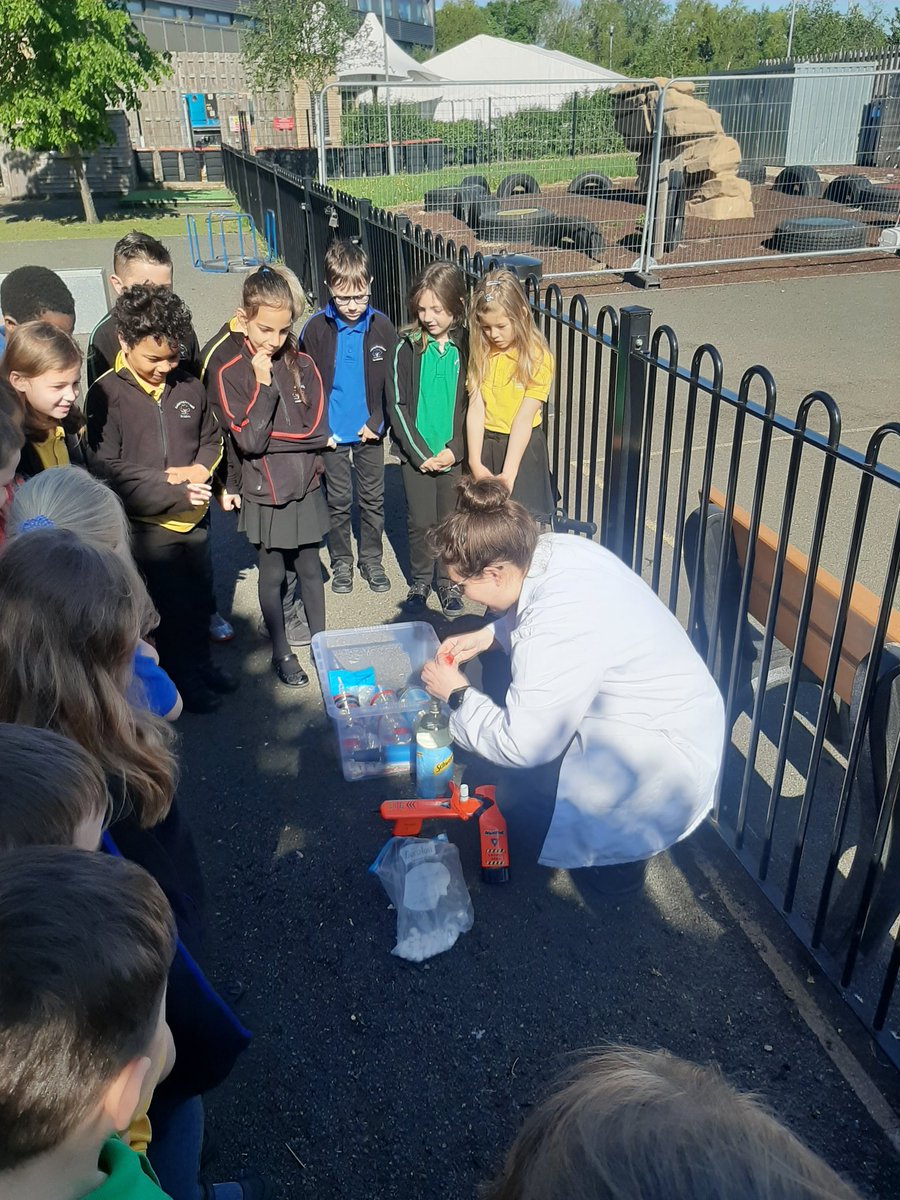 - 2A had an amazing time today with Kinetic Kayleigh for Science week .. we made slime and had lots of fun! @MrsFoleyKBA <a href="/CarlyOakley01/">MissOakley</a>
@KbaPrimary <a href="/MrAMoody/">Mr A Moody</a>