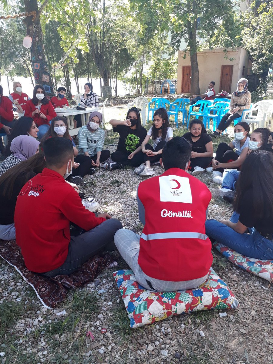 Keban Genç Kızılay ekibi olarak Atatürk'ü Anma,Gençlik ve Spor Bayramı münasebetiyle Gençlik Şenliği düzenledik ve gönüllü üyelerimiz ile beraber oyunlar oynadık,şarkılar söyledik.Bizi yanlız bırakmayan @fatihbakir23 @fatihbzkrt23 @genckizilay23 yönetim ekibine teşekkür ederiz🙏🏻