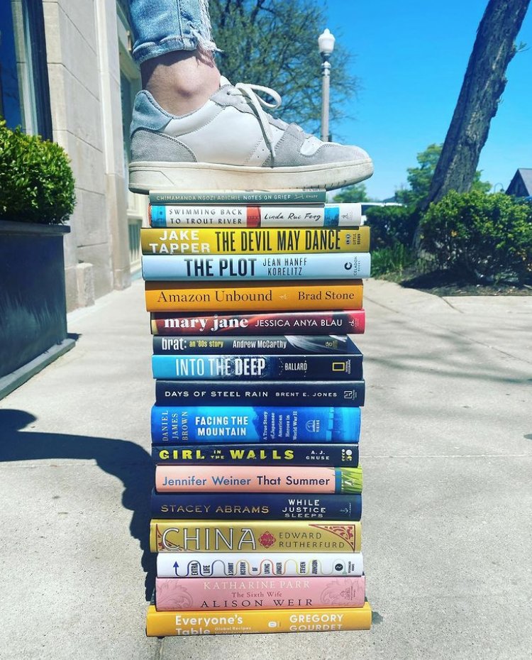 HarperCollins tweet media