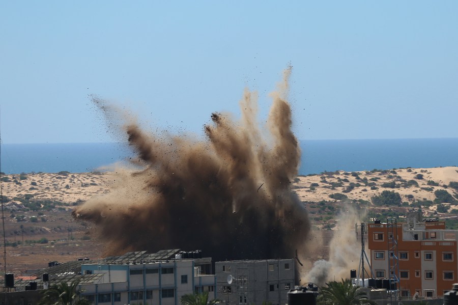 XHNews's tweet photo. Medical sources said a Palestinian family, including a handicapped man, his pregnant wife and their daughter, were killed in an Israeli airstrike in central Gaza https://t.co/iCXSAo04kO https://t.co/iEeMgSUKym