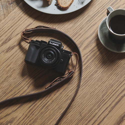 BUYDIG's tweet photo. For those just starting to vlog, or a seasoned vet, the Panasonic LUMIX G100 Vlogging Kit is a great investment! The LUMIX camera has 4K video and the kit comes with a 12-32 mm lens and a tripod!
Only $699.00 with Free Shipping!
https://t.co/qFiLm8svsa
#vlog #camera #buydig https://t.co/uDXLfNwtFd