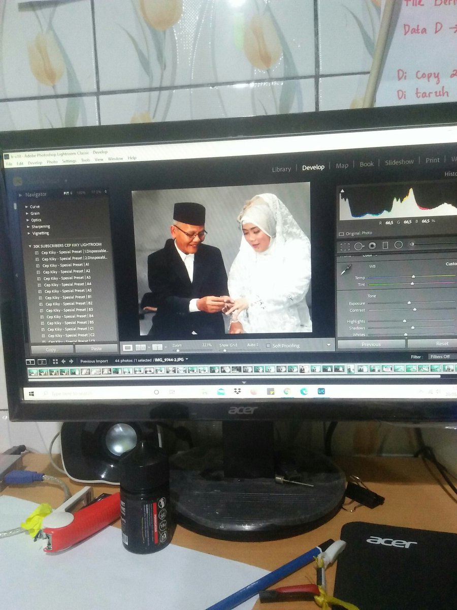 baresiabd's tweet photo. Ngeditnya sambil senyum2 sendiri melihat cinta tak mengenal usia memang hehe https://t.co/5DFpesVF8c