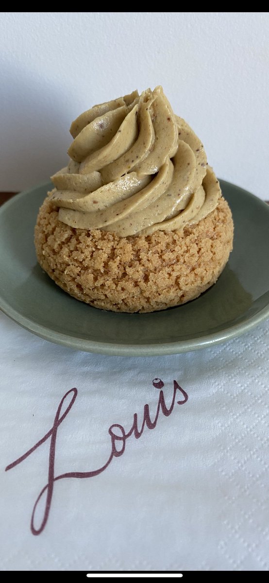 homonovus_'s tweet photo. Les amis j’ai besoin de force🙏🏻

Je quitte le monde fabuleux du droit pour ouvrir ma propre pâtisserie spécialisée dans le Chou au Luxembourg 🇱🇺

« Louis » ouvre en juillet mais je viens de créer la page insta louis_choux

Un petit like sur insta et un RT m’aideraient beaucoup 😊 https://t.co/sQxkuTQNKJ