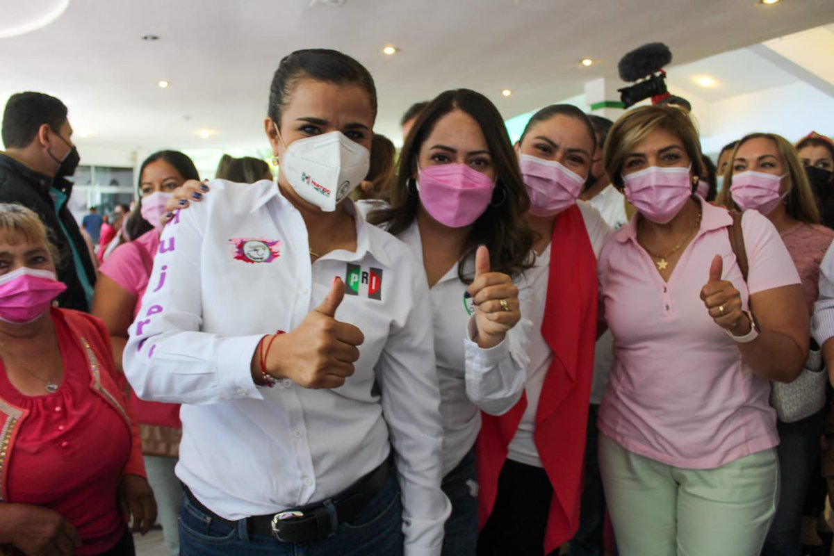 JuntasXDurango's tweet image. Bienvenida a Durango Presidenta @OnmpriNacional @MonseArcosV , gracias por respaldar a las candidatas y candidatos del PRI.

Juntos trabajando por un mejor México y las #MujeresONMPRI #JuntasPorDurango 💪🏻