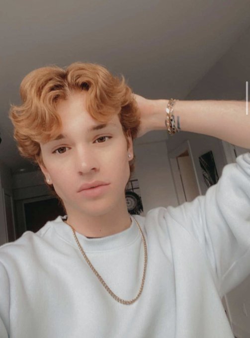 Instagram vs twitter🥵   https://t.co/jycSmM5vKq https://t.co/7iXiLrpjim