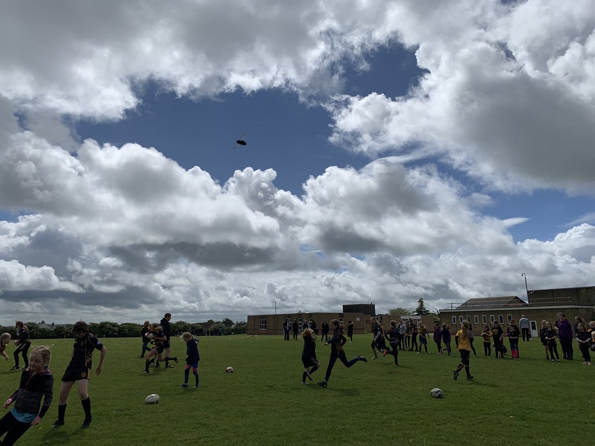 RfcTetbury's tweet photo. Our @EnglandRugby inner warrior camp was a great success with dozens of girls playing rugby as we continue to grow our girls section @GRFUrugby @GR_CommunityDpt @Glos_PuryWRFC https://t.co/6stlHQ6IYo