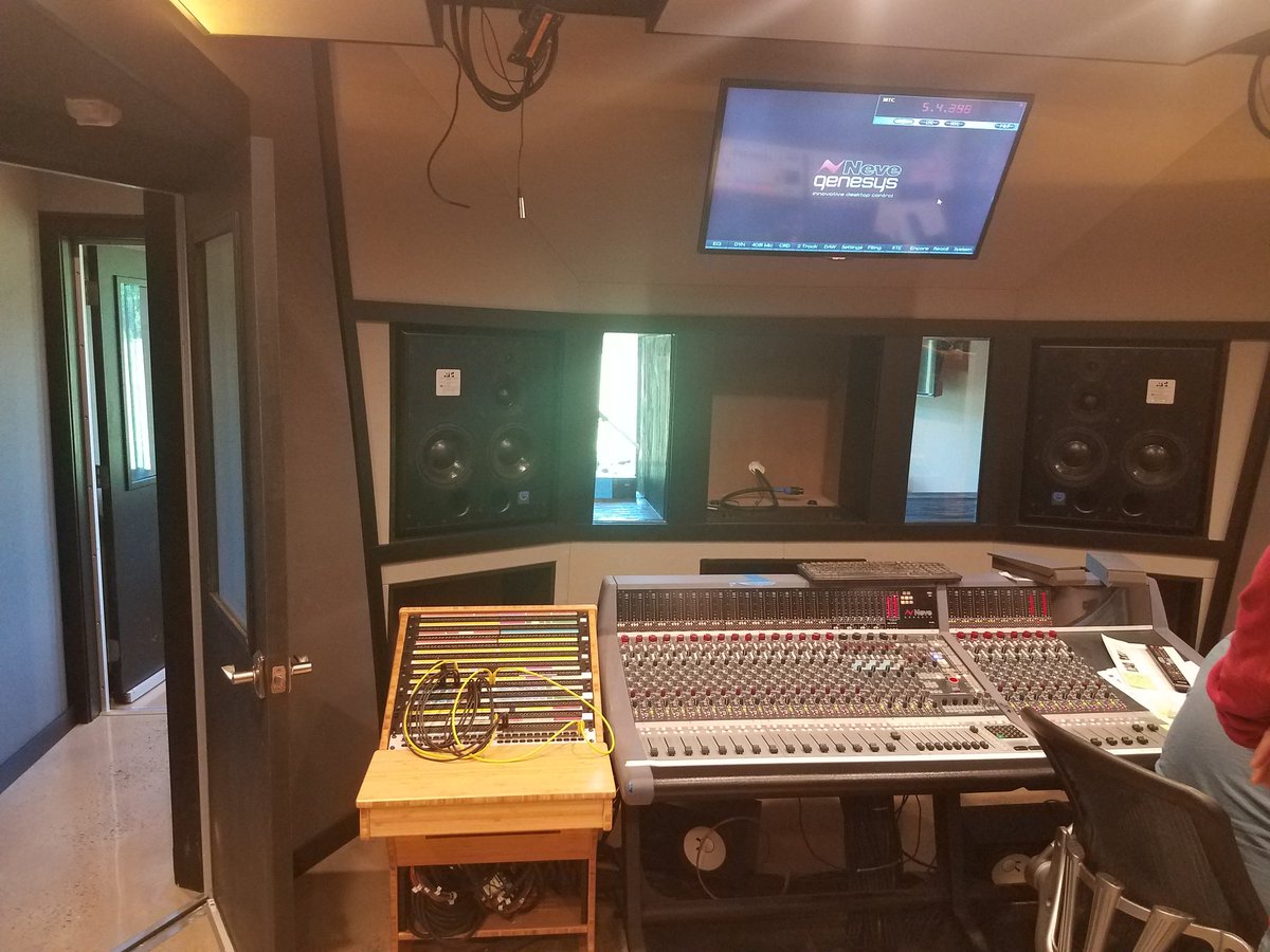 NoxusBand's tweet photo. Finishing some loose ends here in the studio. Cannot wait to show the new stuff! #noxus #studio #newmusic #vocals #recording https://t.co/mmIlQeHuG2