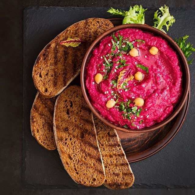 This beautiful beet hummus from Orchard Fruit reminds us of the benefits of eating local, and seasonal. 

🌿 Great taste 
🌿 Sustainable eating 
🌿 Greater nutritional value

#beets #beetroot #beethummus #beetboost