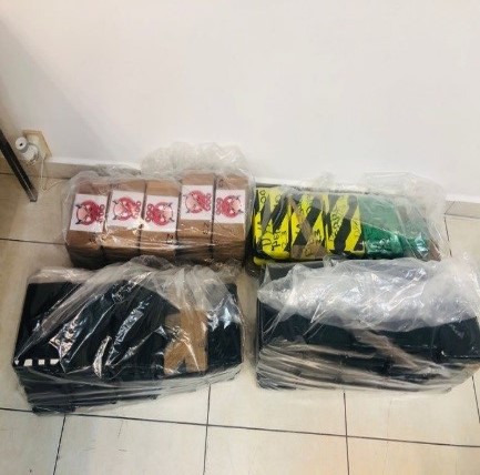 FGRMexico's tweet photo. A través de la #SCRPPA en @FGR_Sin, #FGR obtiene vinculación a proceso y prisión preventiva oficiosa contra Jesús “G”, por su probable responsabilidad en delitos contra la salud al asegurarle cocaína, heroína y fentanilo.
Más información ➡ https://t.co/SekBLrV8hb https://t.co/KWkPvUezhK