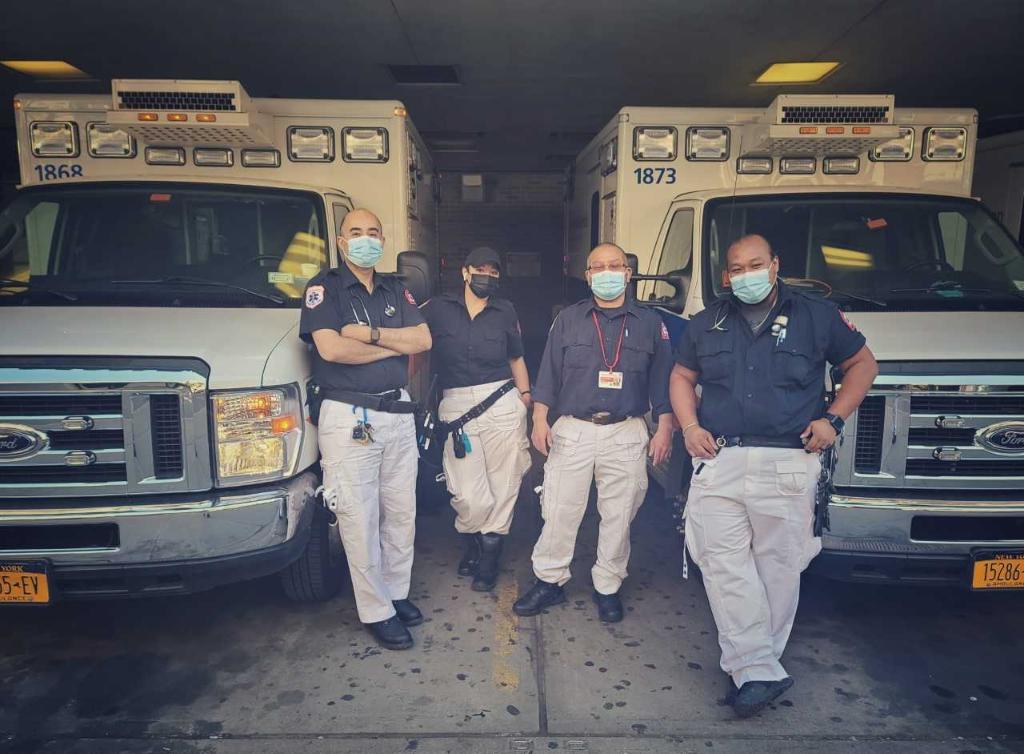 This #NationalEMSWeek, we honor the brave men &amp; women who leap into action when their fellow #NewYorkers need critical help. Join us in sending them a huge #ThankYou! 👏🚑 
CC: <a href="/WeillCornell/">Weill Cornell Medicine</a>, <a href="/ColumbiaMed/">Columbia Medicine</a>