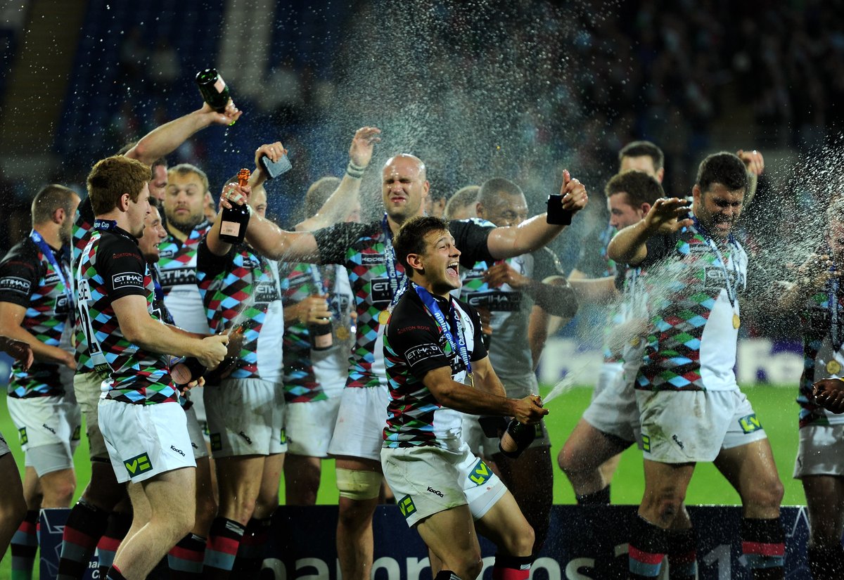 🥂 𝗔 𝗹𝗶𝘁𝘁𝗹𝗲 𝗯𝗶𝘁 𝗼𝗳 𝘁𝗵𝗲 𝗯𝘂𝗯𝗯𝗹𝘆 

😍 10 years on... 

#OnThisDay #COYQ