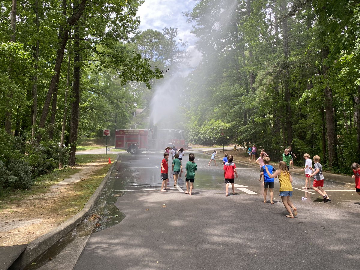MtnBrookFD's tweet image. It’s that time of year! @cbechiefs #Engine3 #firetruck