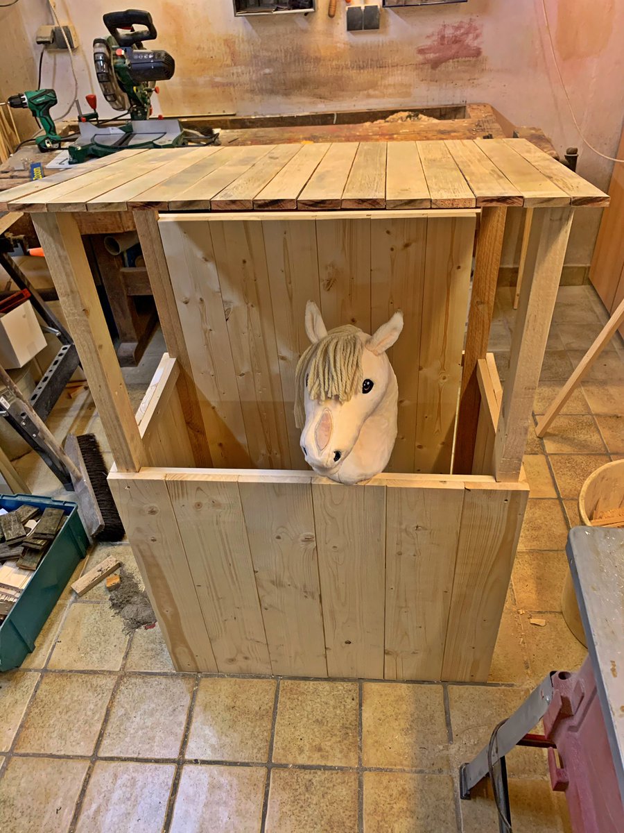 Dank dem Vaddi bekommen meine Pferde jetzt noch den passenden Rahmen. 🐴 🥰