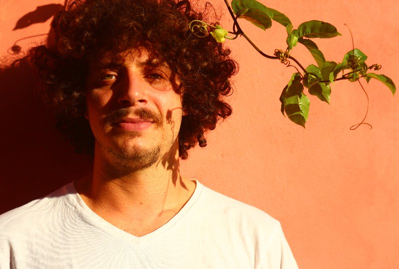 Entrevistamos @ThiagoRamil sobre novo disco visual e colaborações - br.nacaodamusica.com/posts/entrevis… (via <a href="/nacaodamusica/">Nação da Música</a>)