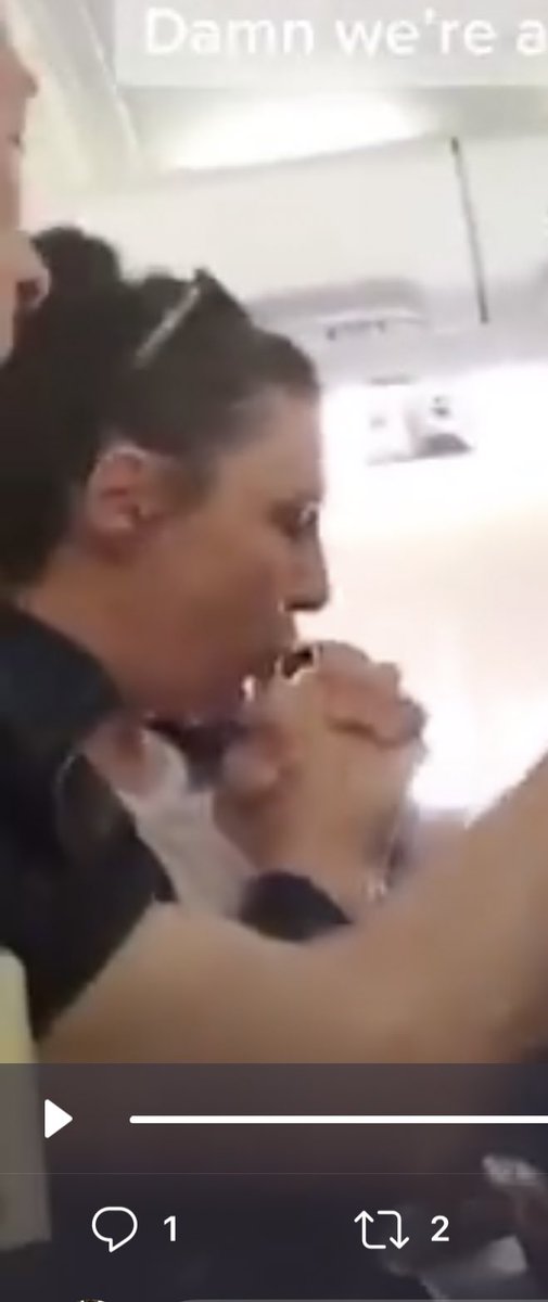 AMMSSSGGGG's tweet image. Mmhmm she should have prayed before the flight!