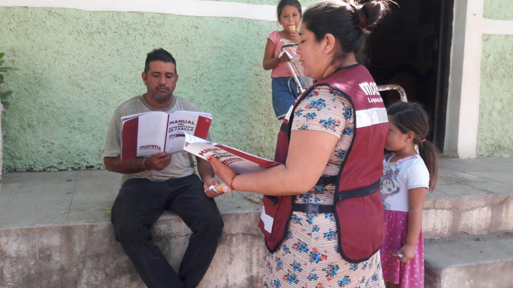 JCarlosPatron23's tweet photo. Si los ven por tu pueblo o colonia tocando tu puerta, es mi equipo de promoción del voto y de estructura electoral que llevan la encomienda de ganar tu alma y corazón.  
Son mi ejército de MORENA del Distrito 23.  
Gracias por recibirles!!!! https://t.co/y0BHqNwgME