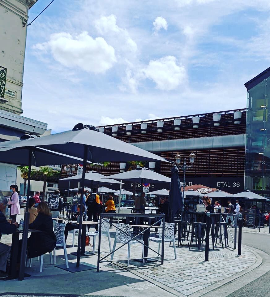 Un vent de liberté aujourd’hui ! De nouveau sur nos terrasses de cafés 🍻☕️ un salut à tous les restaurateurs tarbais 👏