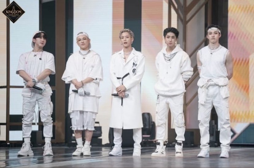 KpopWhat's tweet photo. This is the first time where #HONGJOONG doesn’t look super tiny
#mnetkingdom #mnet #ateez #bob #StrayKids https://t.co/8N6A3ovxza