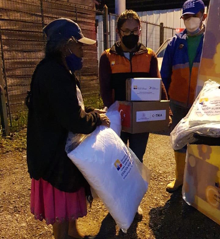 Trabajamos ante las emergencias en diversas zonas del 🇪🇨:
✅Por erosión del Río Coca, declaramos emergencia vial en Napo, Pichincha, Sucumbíos y Orellana. Desplegamos maquinaria y equipos para daños en vías
✅Por lluvias en Azuay, 108 familias afectadas reciben ayuda humanitaria.