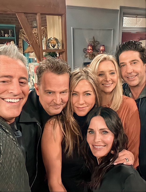 pausadecapitulo's tweet photo. Ninguém passa bem por aqui com essa novidade! #FriendsTheReunion https://t.co/RRL0eObXOZ