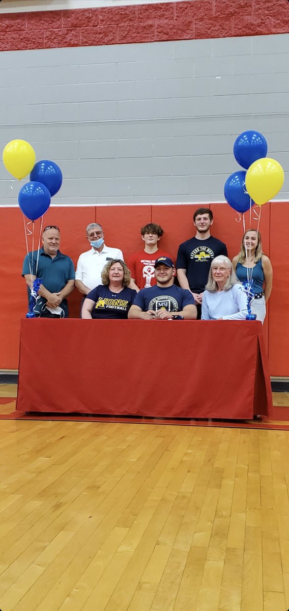 CoachJeffEssig's tweet image. Congratulations to @Logan_Owens33 &amp;amp;  @Cole_Grigs on their #commitment to @MSJ_FB 
#SigningDay🏈
#NextLevelTiger🐯
#TateTempoOGs🐯🏈