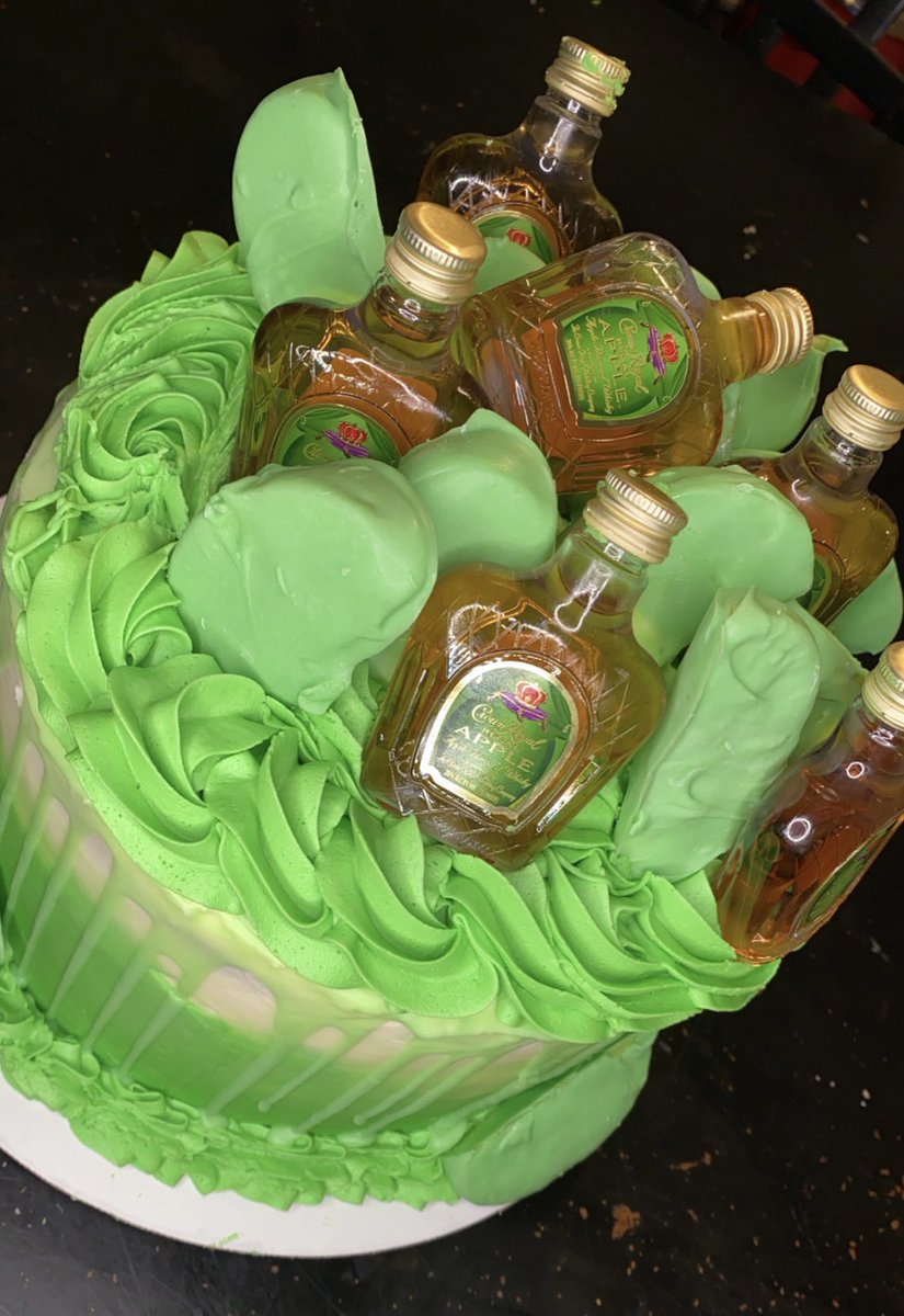 _ayinahs's tweet photo. Crown Royal Apple Cake 💚💚 @scookware_llc https://t.co/s9mJSyLUT9