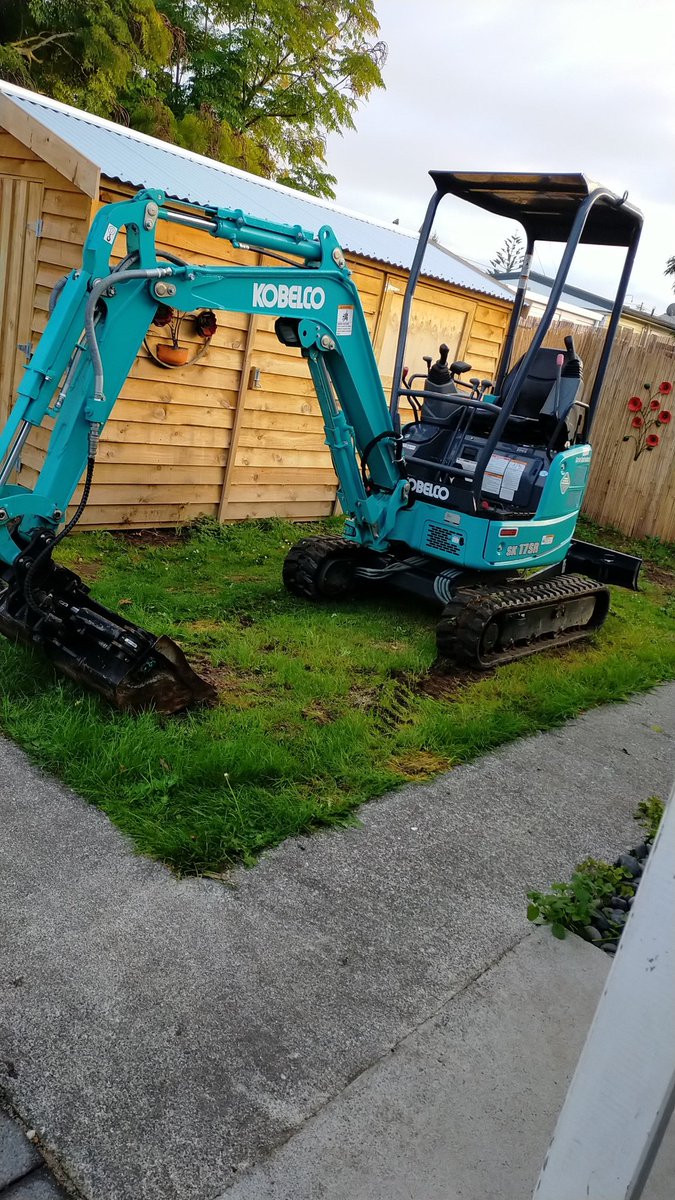 shockdawn's tweet photo. Got a digger to come in https://t.co/R4QRchrqSl