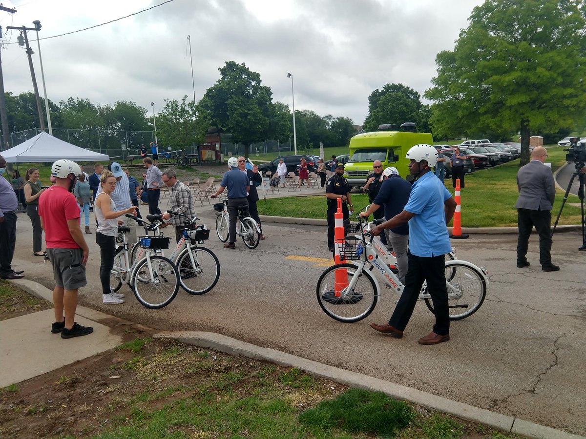 RideKCBike's tweet image. We couldn't ask for better partners in this project. Thank you to @CityofKCK, @UGTransit, @RideKCTransit, @RosedaleDA, and @KUMedCenter for bringing us to KCK!