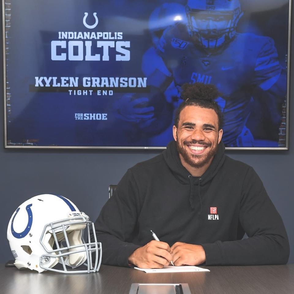 It was a good day for two #LifetimeChaps. Nearly six years after Sam Ehlinger fired passes to Kylen Granson in Austin, the two are officially teammates again with the Colts. #GoChaps

📷 via <a href="/Colts/">Indianapolis Colts</a>