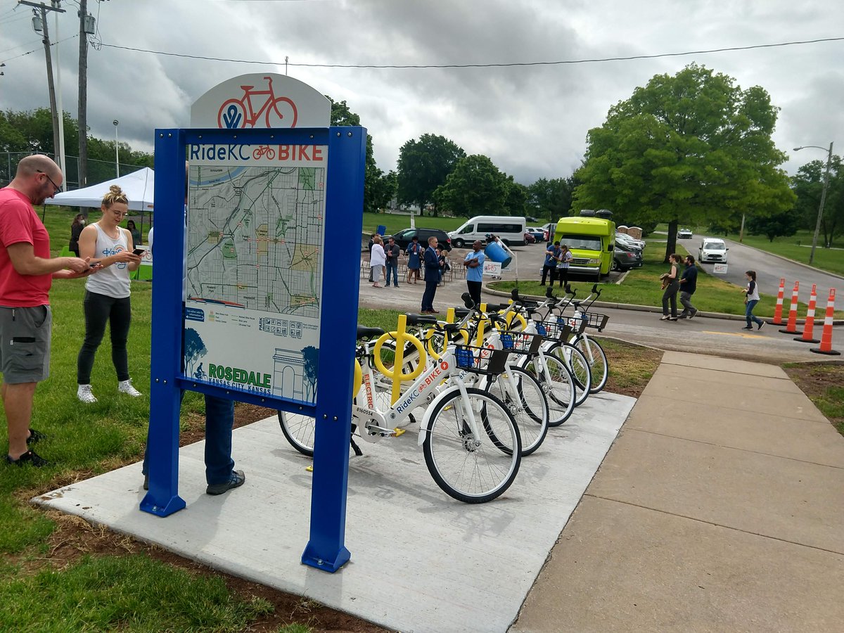 RideKCBike's tweet image. We couldn't ask for better partners in this project. Thank you to @CityofKCK, @UGTransit, @RideKCTransit, @RosedaleDA, and @KUMedCenter for bringing us to KCK!