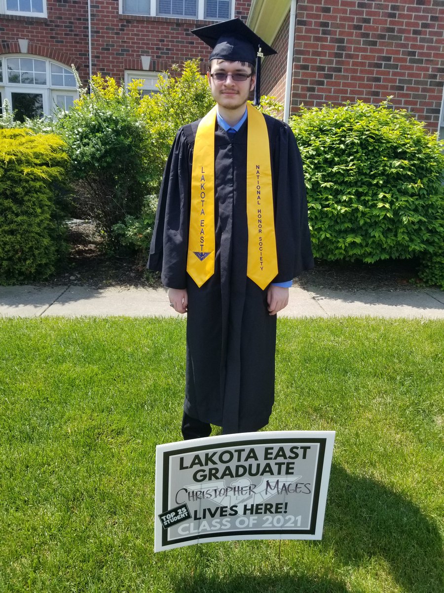 LisaKope's tweet photo. Chris is graduating today! For those of you who couldn't make it, it is being live streamed!! 
He will be giving his Valedictorian speech at both ceremonies (5 and 8 pm ET), but he graduates at 8pm.

https://t.co/zw7nr3NCKw https://t.co/wJmljJQMZs