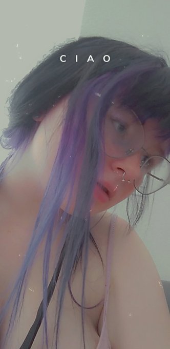 Titty, but also my new hair color! I've been meaning to do purple for a while lol https://t.co/wCka4